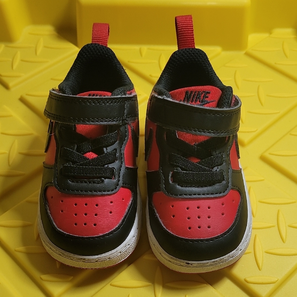 Nike Kids Black and Red Sneakers